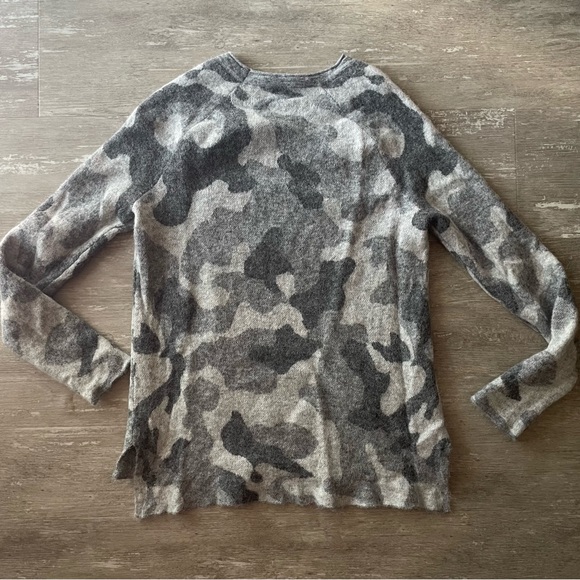 Medium Athleta Merino Wool Sweater in grey camo - Picture 2 of 8